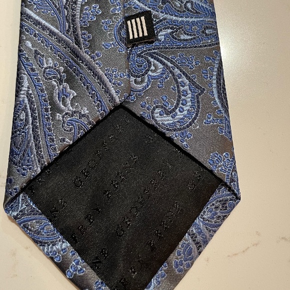 Classic Geoffrey Beene Tie EUC - Picture 4 of 5